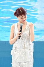 コラボイベントにガッツポーズするアイナ・ジ・エンド。