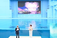 DJ TAROとアイナ・ジ・エンドのトークの様子。