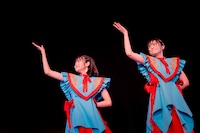 左から若菜こはる、宮沢友。（撮影：飛鳥井里奈）