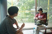 左から蓮沼執太、横尾忠則。（写真提供：NHK）