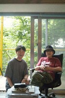 左から蓮沼執太、横尾忠則。（写真提供：NHK）