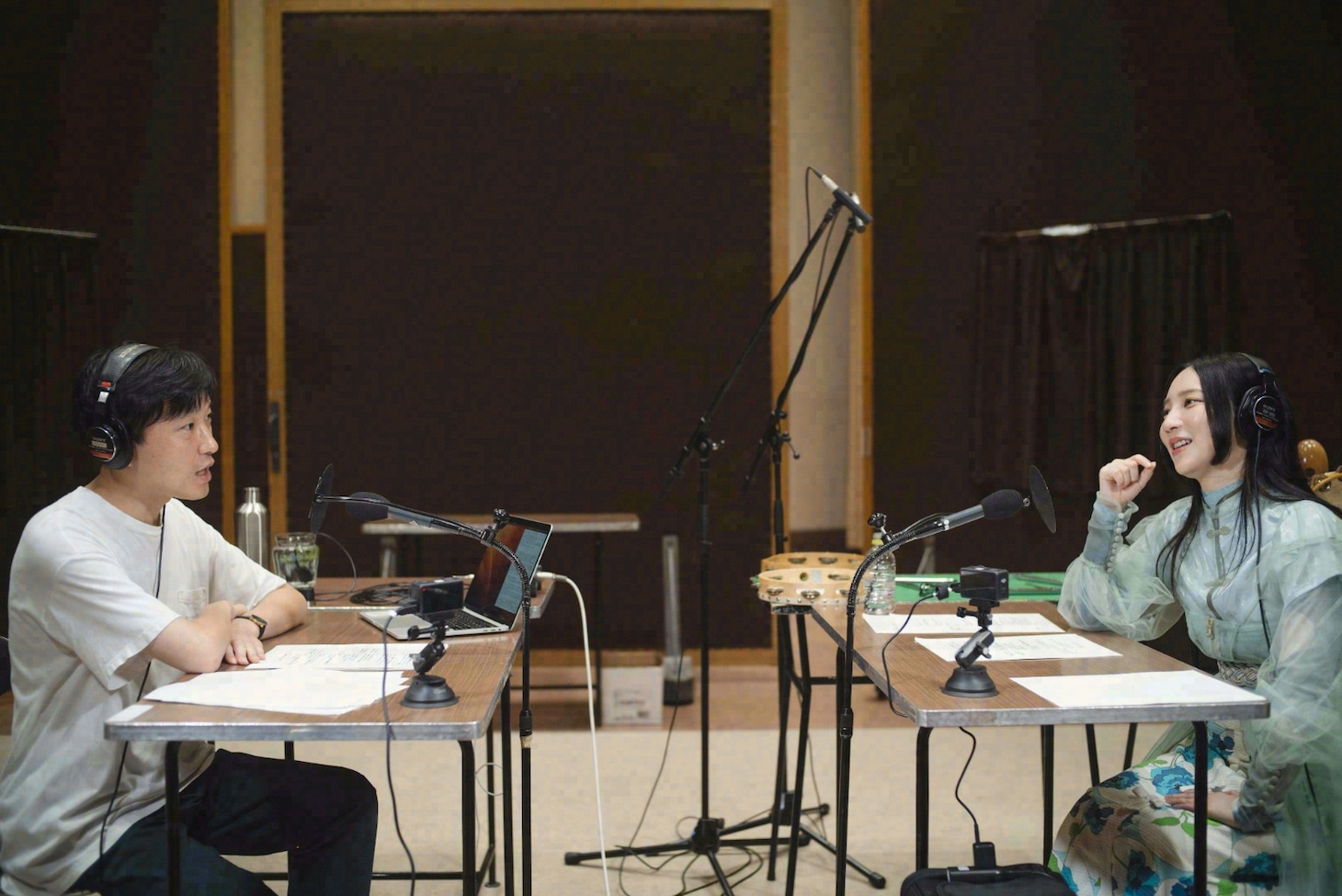 左から蓮沼執太、ファーストサマーウイカ。（写真提供：NHK）