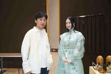 左から蓮沼執太、ファーストサマーウイカ。（写真提供：NHK）