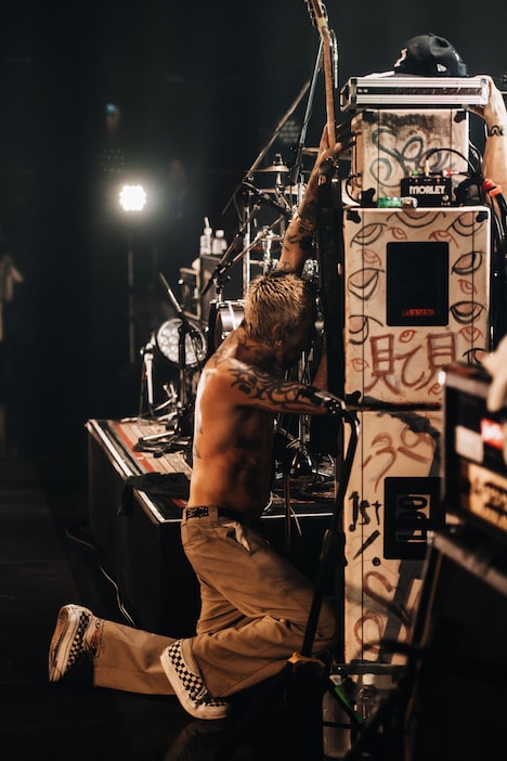 JESSE（Vo, G）（Photo by cherry chill will.）