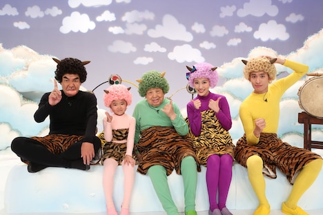 コント「雷様」より左から肥後克広、永尾柚乃、高木ブー、高城れに、向井康二。(c)フジテレビ