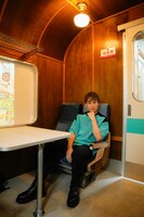 指定席“AMAZINGシート”に座るEXILE TETSUYA。