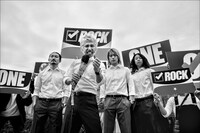 ONE OK ROCK。左から2番目がTaka（Vo）。