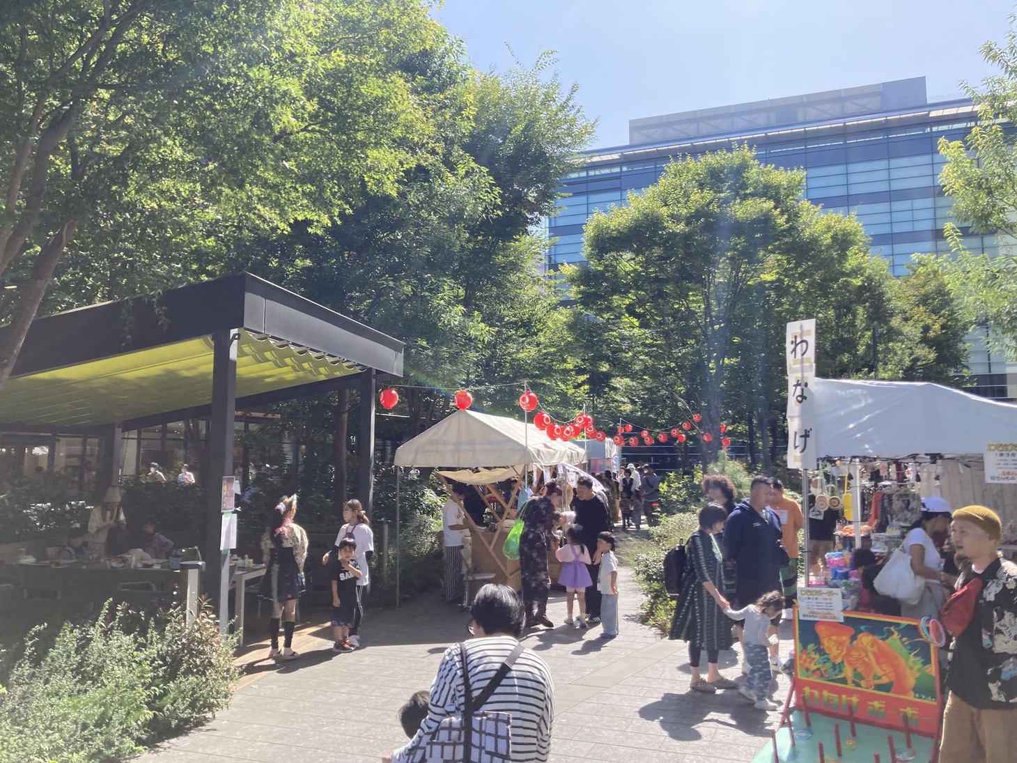 過去に行われた「たちかわ妖怪盆踊り」の様子。