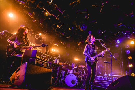 「粗品 1stツアー『星彩と大義のアリア』」渋谷CLUB QUATTRO公演の様子。(撮影:渡邉一生)