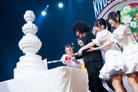 初めての共同作業を行う清 竜人25。