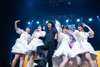 フォトセッションに応じる清 竜人25。