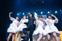 フォトセッションに応じる清 竜人25。