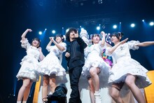 フォトセッションに応じる清 竜人25。