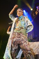 Kamus（撮影：NAITO / 渡辺綾）