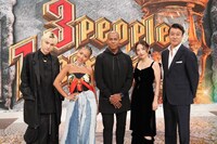 左からSKY-HI、RIEHATA、トラヴィス・ペイン、MEGUMI、加藤浩次（極楽とんぼ）。(c)日本テレビ