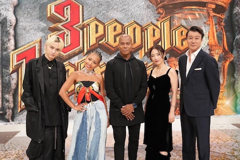 左からSKY-HI、RIEHATA、トラヴィス・ペイン、MEGUMI、加藤浩次（極楽とんぼ）。(c)日本テレビ