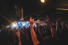 BiSのライブの様子。