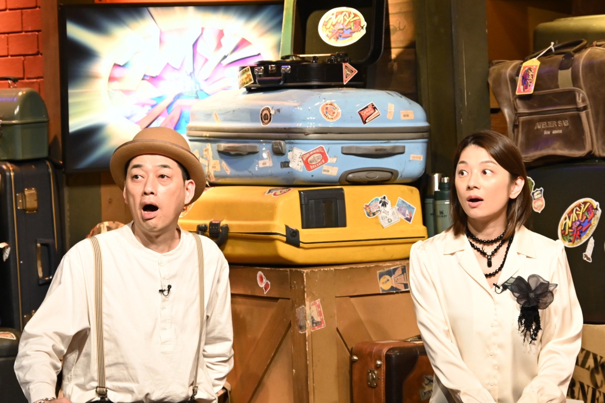 MCの設楽統と小池栄子。(c)TBS