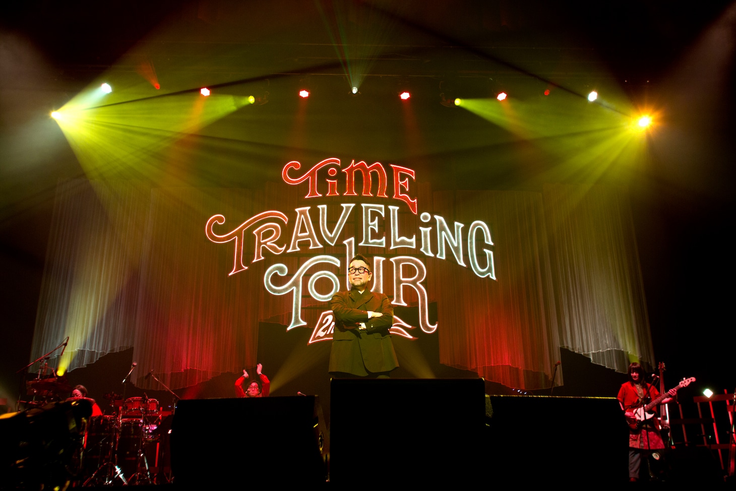 「Makihara Noriyuki Concert 2024 "TIME TRAVELLING TOUR" 2nd SEASON ～Yesterday Once More～」沖縄・那覇文化芸術劇場なはーと 大劇場公演の様子。（撮影：四方あゆみ、松村美保）