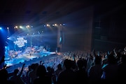 「Makihara Noriyuki Concert 2024 "TIME TRAVELLING TOUR" 2nd SEASON ~Yesterday Once More~」沖縄・那覇文化芸術劇場なはーと 大劇場公演の様子。(撮影:四方あゆみ、松村美保)