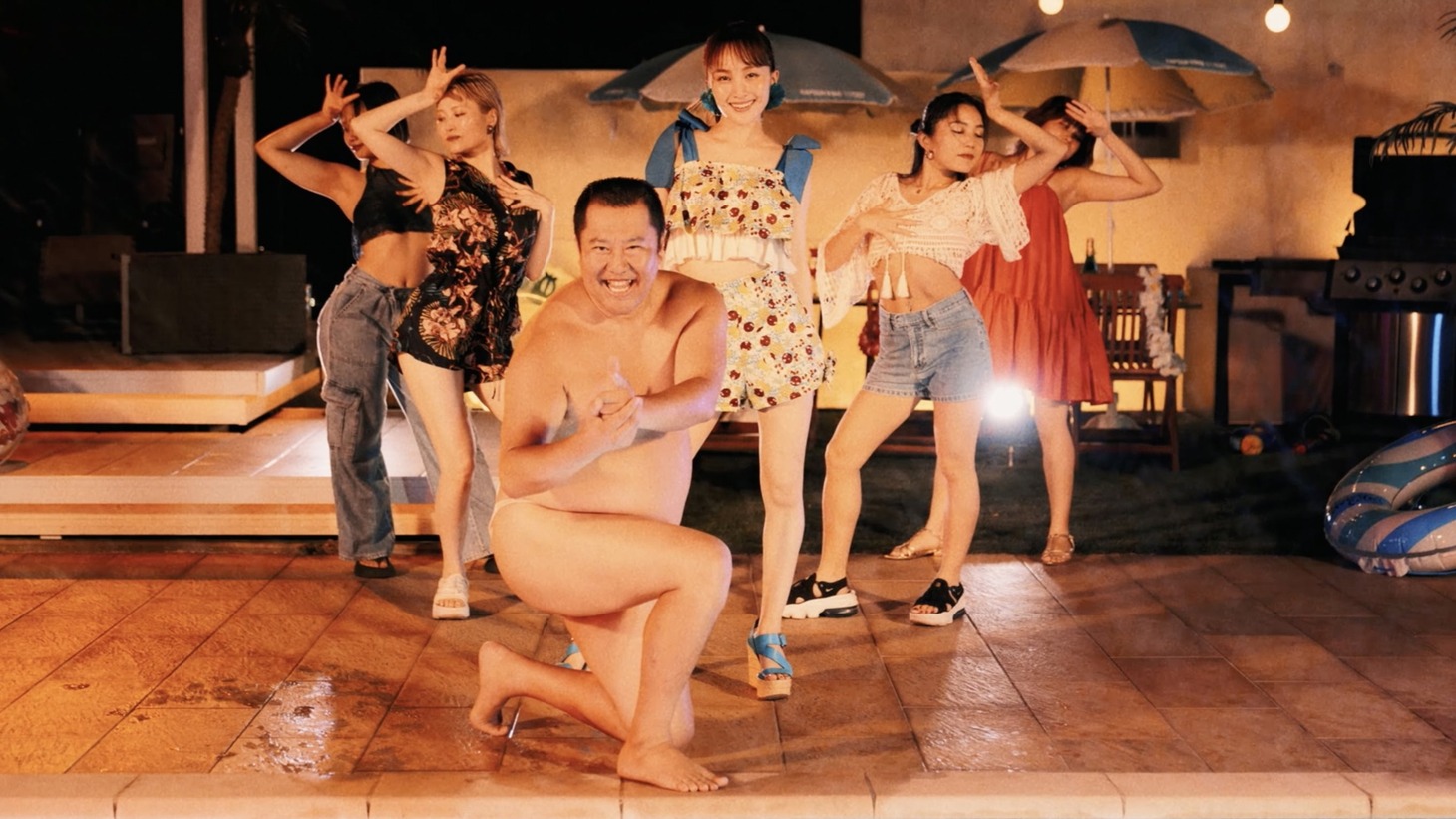 百田夏菜子「熱帯夜 Fantasy」ミュージックビデオより。
