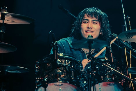 泉大智(Dr)(Photo by Ray Otabe)