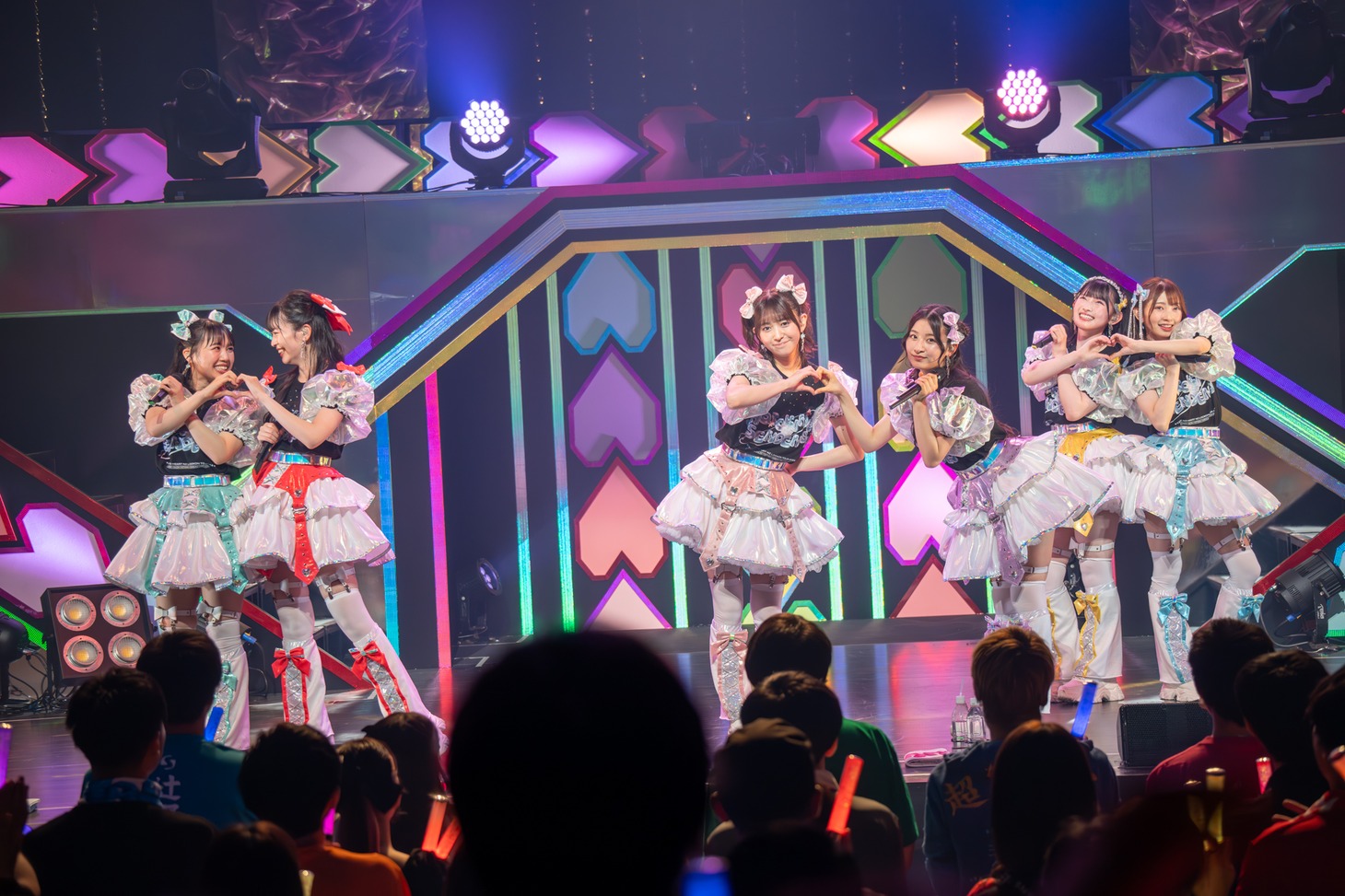 「超ときめき♡宣伝部のきみのハートにロックオンTOUR 2024」初日公演の様子。