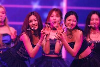 左からダヨン、ユジン。（撮影：上山陽介 / 木村泰之）