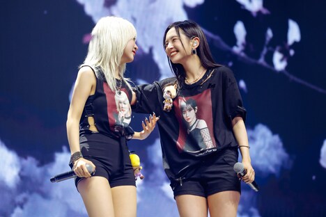 左からヒカル、マシロ。（撮影：上山陽介 / 木村泰之）