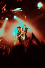 佐々木直人（B, Vo）（撮影：稲垣ルリコ）