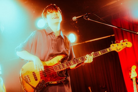 佐々木直人（B, Vo）（撮影：稲垣ルリコ）