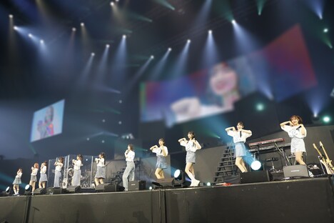 「≠ME 全国ツアー2024『やっと、同じクラス』」神奈川・横浜アリーナ公演の様子。(c)YOANI / KING RECORDS