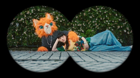 あいみょん「ラッキーカラー」ミュージックビデオのワンシーン。