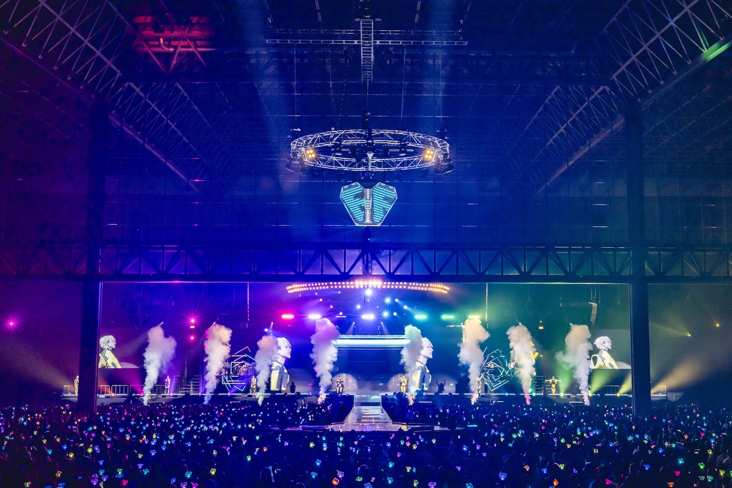 「FANTASTICS LIVE TOUR 2024 "INTERSTELLATIC FANTASTIC" -THE FINAL-」より。（撮影：ヨシモリユウ）