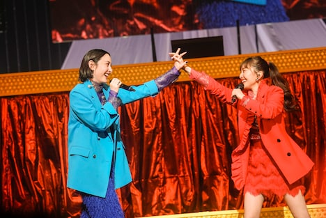 左から早見あかり、百田夏菜子。（撮影：上飯坂一）