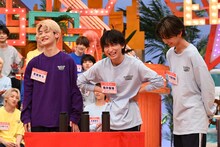 リアクションゲームにチャレンジするチーム小エビの芳賀柊斗（Lienel）、筒井俊旭（ICEx）、竹野世梛（ICEx）。