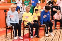 リアクションゲームにチャレンジするチーム甘エビの中村旺太郎（ICEx）、FUMIYA（BUDDiiS）、田中洸希（SUPER★DRAGON）。