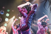 キャ・ノンのエビ反りダンス。