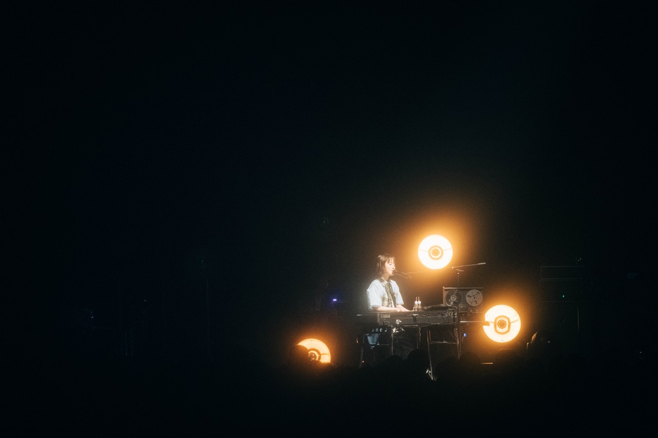「TOMOO LIVE HOUSE TOUR 2024 "Puddles"」豊洲PIT公演の様子。（Photo by Kana Tarumi）