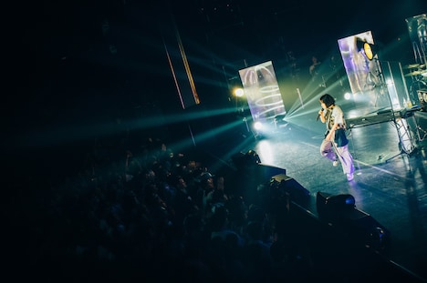 「TOMOO LIVE HOUSE TOUR 2024 "Puddles"」豊洲PIT公演の様子。（Photo by Kana Tarumi）
