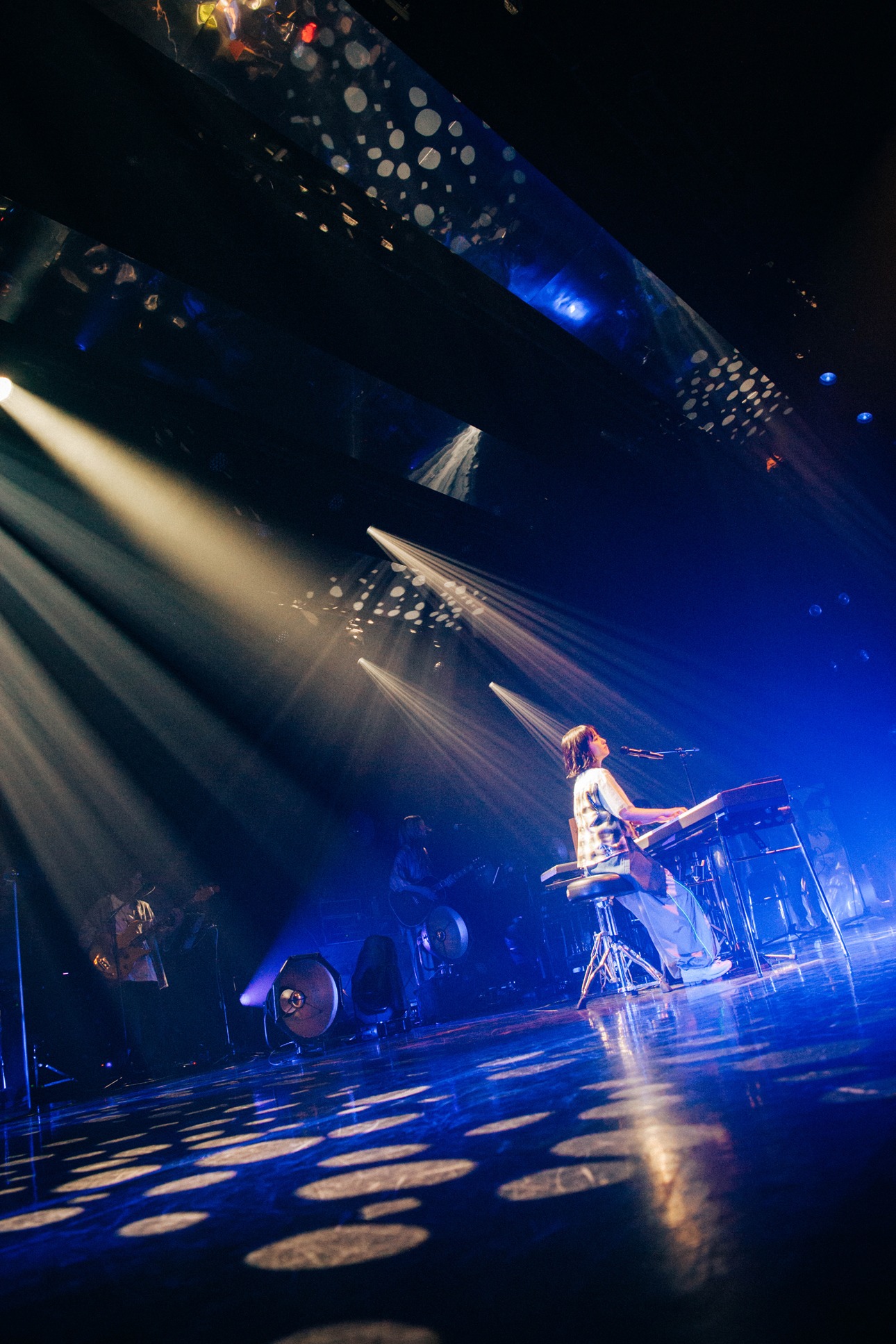 「TOMOO LIVE HOUSE TOUR 2024 "Puddles"」豊洲PIT公演の様子。（Photo by Kana Tarumi）