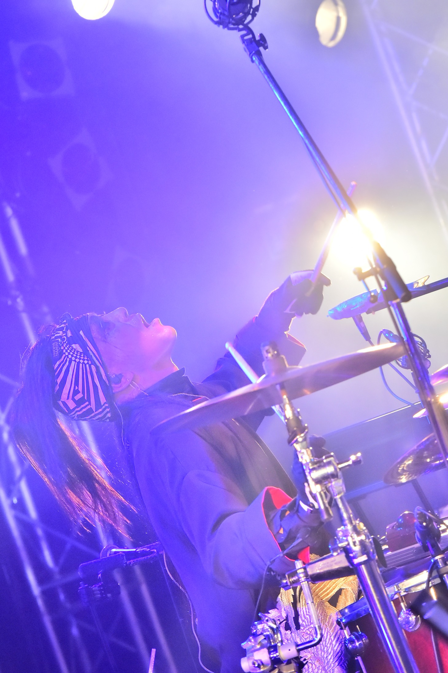 晁直（Dr）（提供：KING RECORDS）