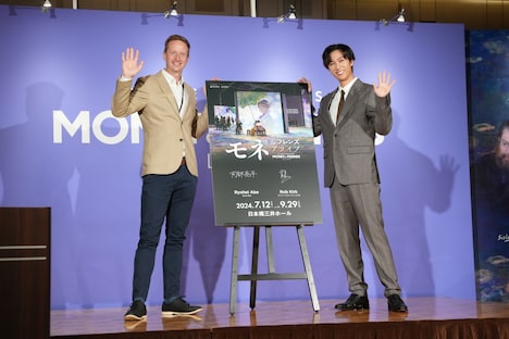 左からロブ・カーク氏、阿部亮平。