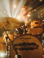 ユナ（Dr）（撮影：新家菜々子）