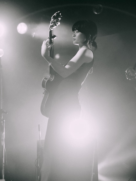 畳野彩加(Vo, G / Homecomings)(撮影:新家菜々子)