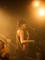 畳野彩加（Vo, G / Homecomings）（撮影：新家菜々子）