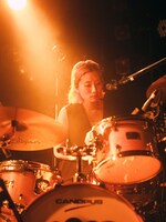 ユナ（Dr）（撮影：新家菜々子）