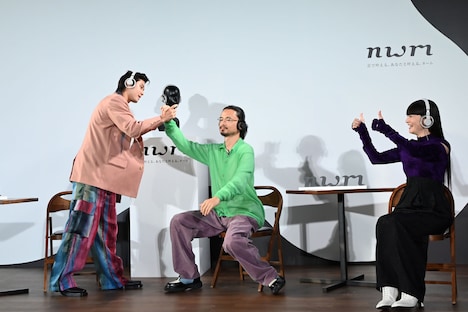 お互いの健闘を讃え合う3人。