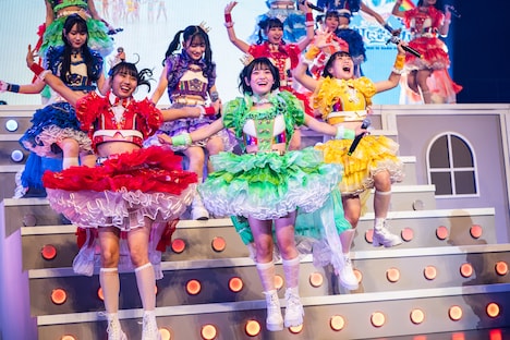 元気に飛び出す虹コン。