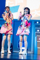 予科生の石原愛梨沙（左）と一宮ゆい（右）。